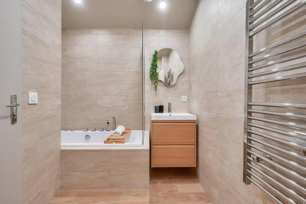 Zen Home Paris 0*,