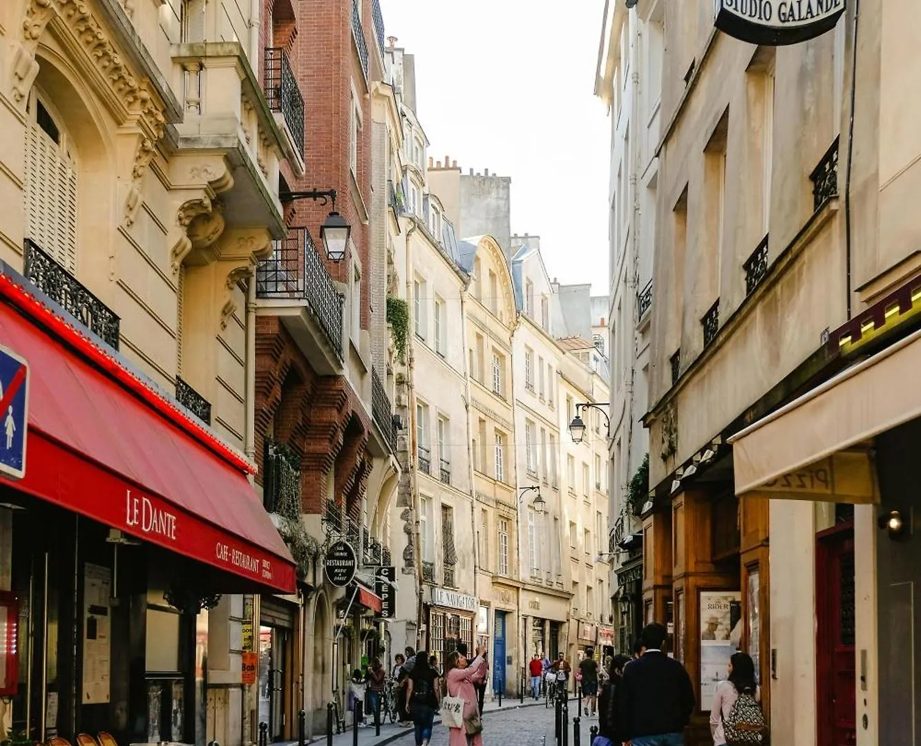 Zen Home Paris 0*,  France